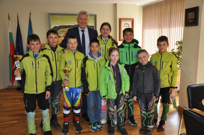 Кметът Красимир Герчев поздрави младите шампиони на Ски клуб Разлог