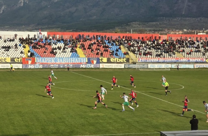 Марек зарадва 1000 зрители с важна победа на „Бончук“