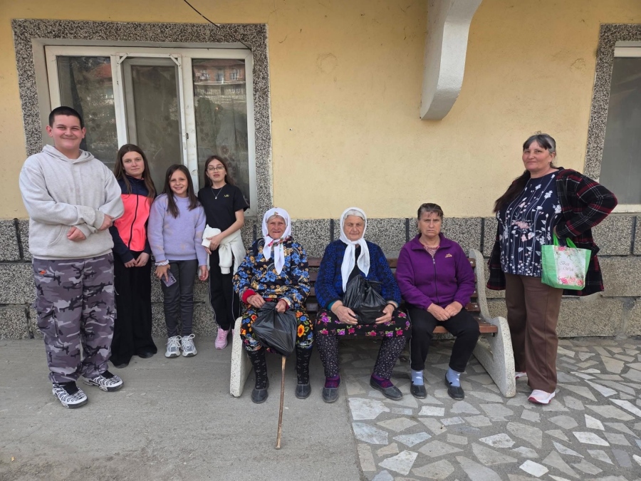 Подай ръка: Ученици от Долно Осеново дариха 31 пакета с храни на възрастни хора