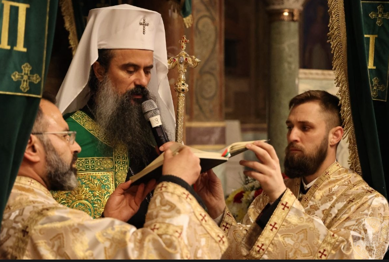 Патриарх Даниил възвестява Възкресение Христово в „Св. Александър Невски“