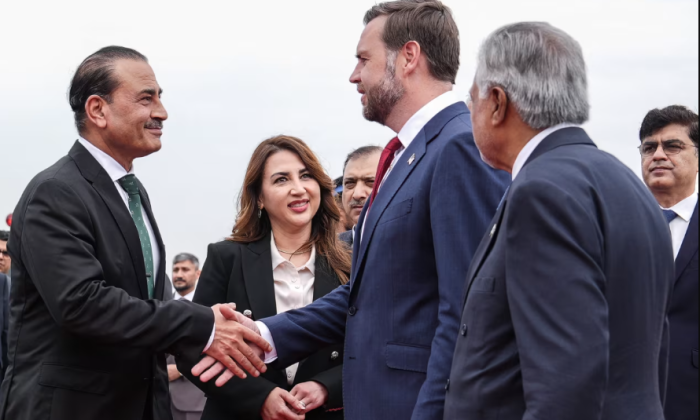 Американският екип за преговорите с Иран пристигна в Исламабад