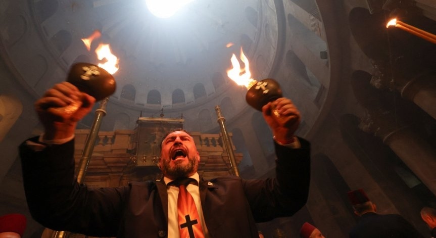 Благодатният огън слезе в църквата \