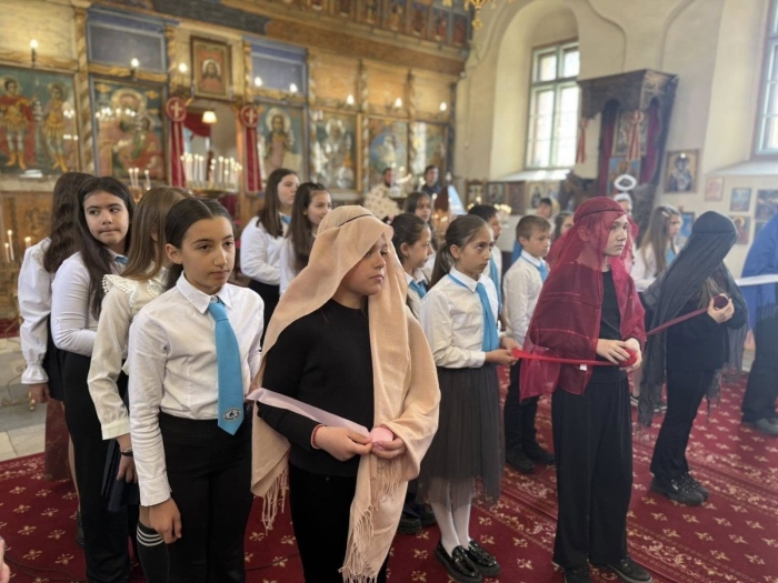 Ученици от СУ „Отец Паисий“ – Самоков отбелязаха Възкресение Христово с празнична програма