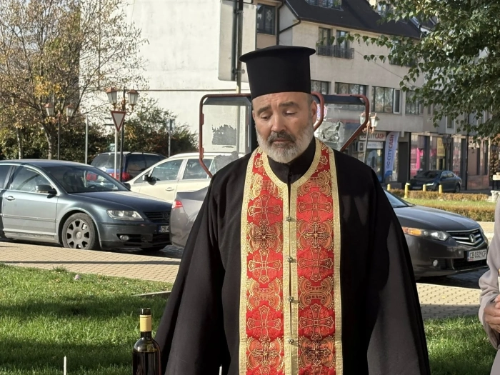 Самоковският архиерейски наместник отправи празнично послание за мир и единство