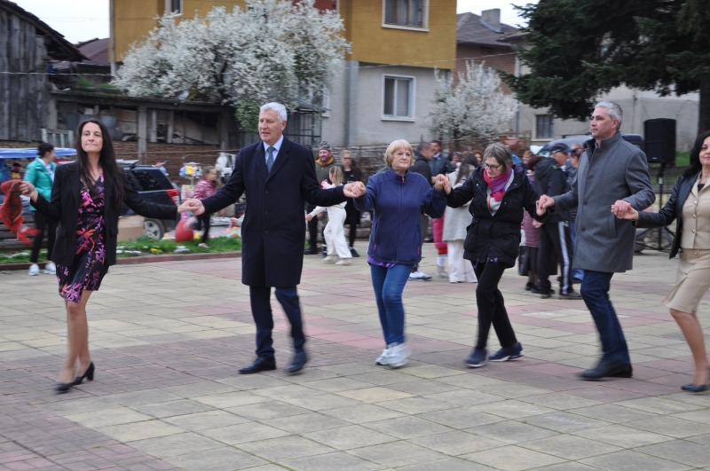 Годлево събра жители и гости на събор с курбан и хоро