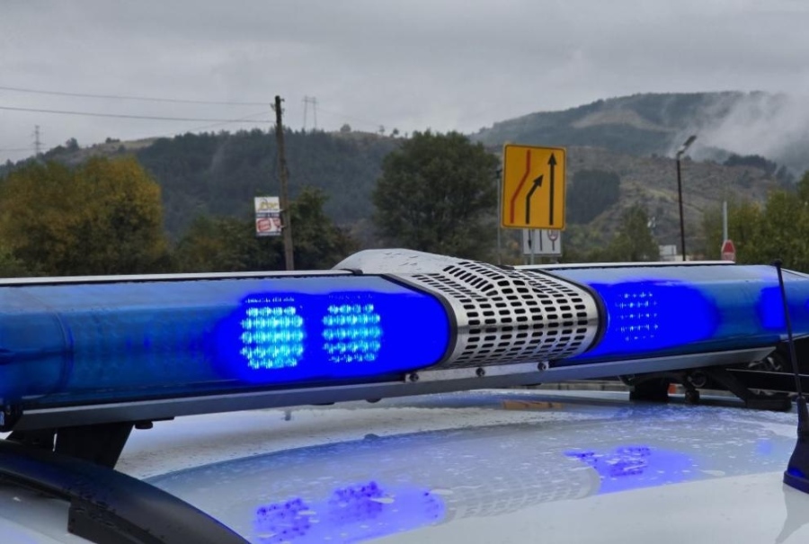 Необичаен инцидент: Младежи паднаха от тавана на кола, управлявало е 15-годишно момиче