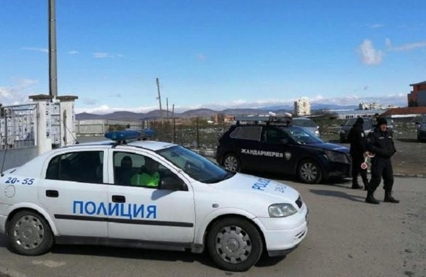 Акция „купен вот” в Сапарева баня и Блатино: иззети хиляди долари, лаптоп и списъци с имена