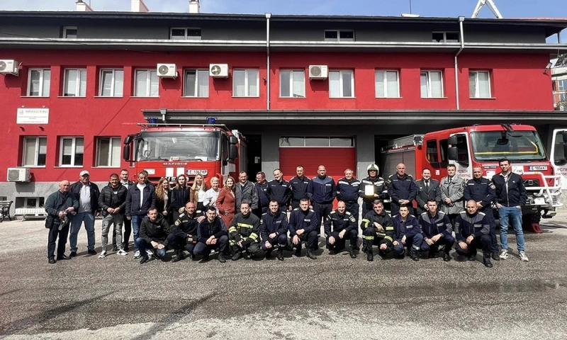 С вой на сирени и аплодисменти: Изпращат гл. инспектор Юлиан Петров в заслужена пенсия след дългогодишна служба в РДПБЗН – Благоевград