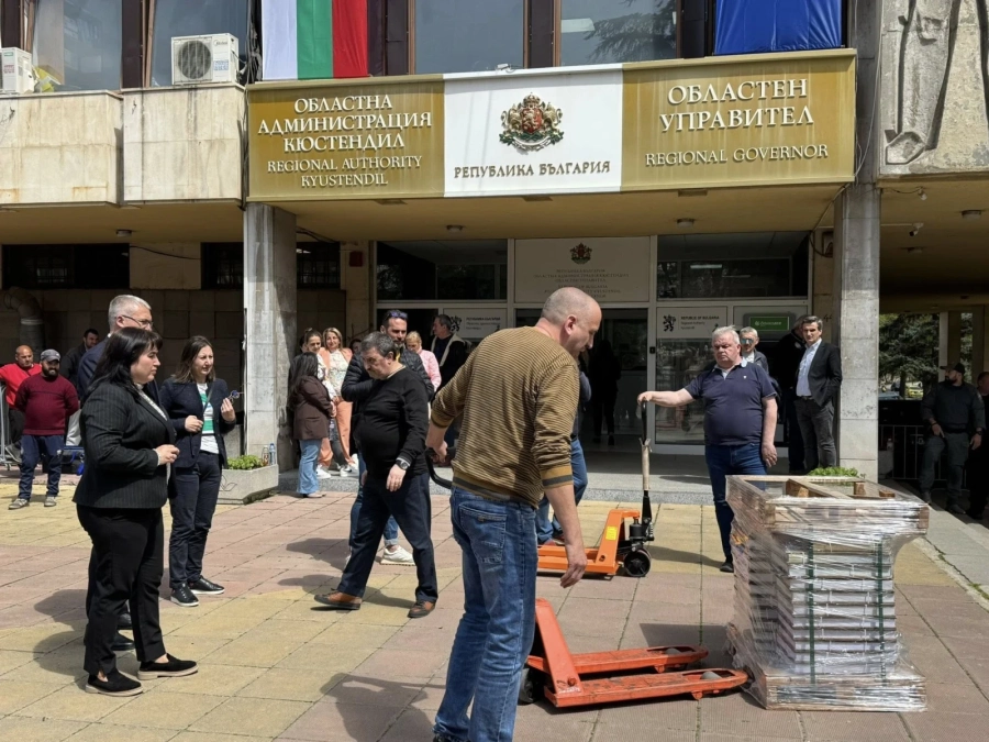 В Кюстендил пристигнаха изборните материали, точният брой на бюлетините не беше съобщен