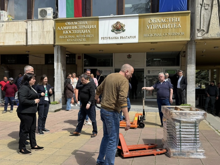 В Кюстендил пристигнаха изборните материали, точният брой на бюлетините не беше съобщен