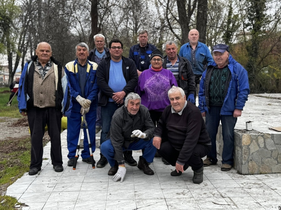 Пчелари доброволци чистиха Костенец за Деня на Земята