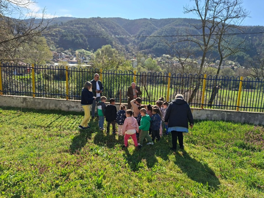 Ученици станаха лесовъди за един ден -  учиха за гората в Рила