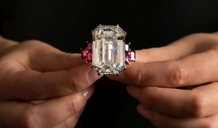 Арести след опит за продажба на нелегално внесен 80-каратов диамант на „Капалъ чаршъ“