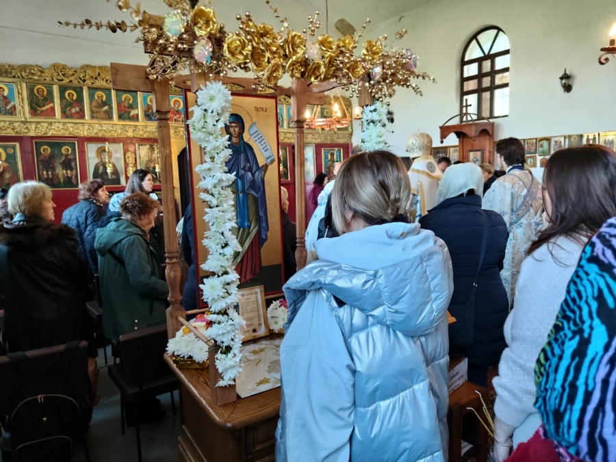 Ценна реликва от Света Петка вече се съхранява в  пернишки манастир