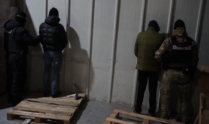 Окръжен съд – Кюстендил остави зад решетките, обвиняемите от разбитата нелегална фабрика за цигари в Дупница