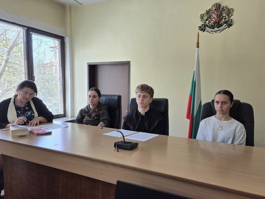 Ученици от Гимназията влязоха в ролята на съдии и прокурори