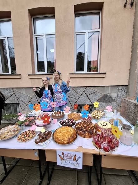 „Да празнуваме заедно“: кулинарен празник събра ученици и училища от Дупница и  Бобов дол