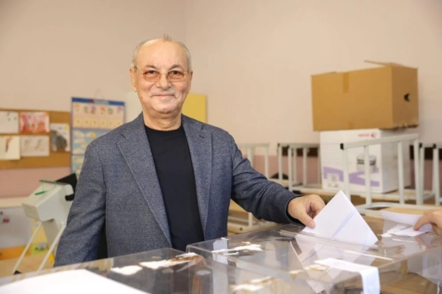 Ахмед Доган упражни правото си на глас