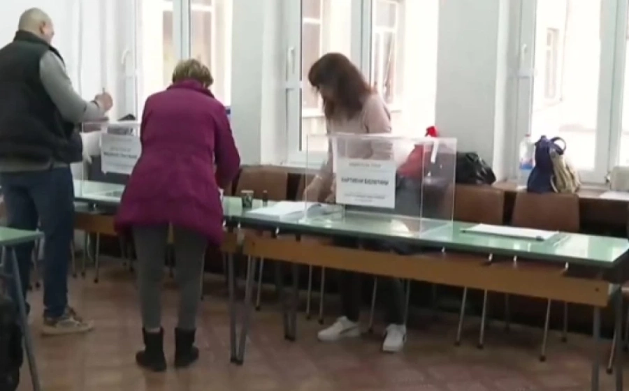 Смени в последния момент: членове на комисии не дойдоха на работа, изборният ден в Благоевград тръгна с рокади