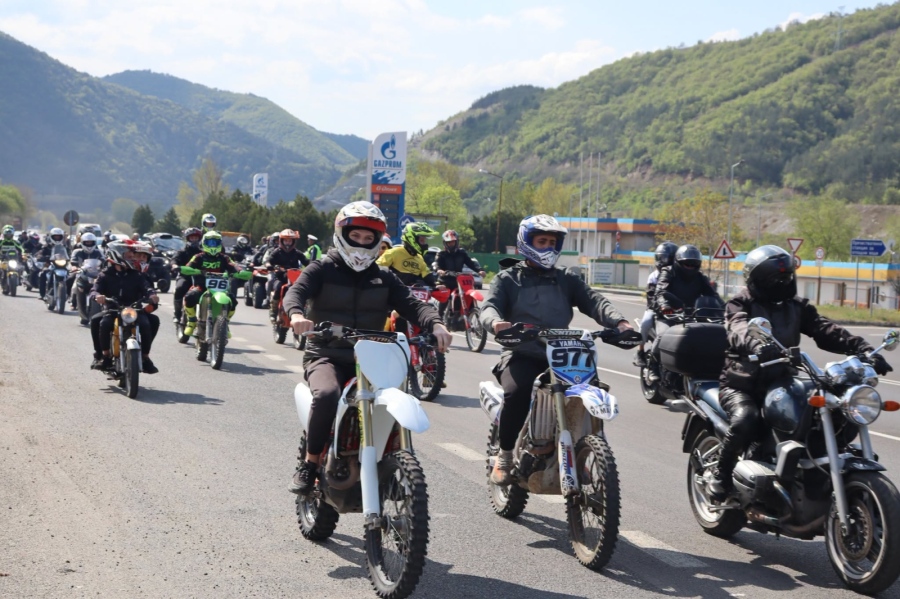 Кралете на пътя в действие: Водосвет и шествие белязаха старта на мотосезона в Благоевград