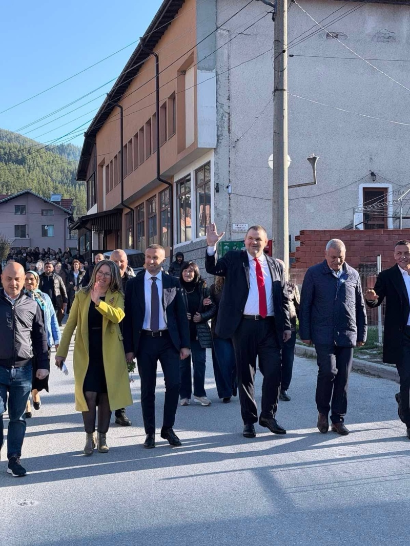 Делян Пеевски гласува в белишкото село Бабяк: Избрах държавата на хората