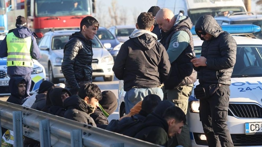 Гранични полицаи от Елхово са задържани и са с повдигнати обвинения за трафик на мигранти