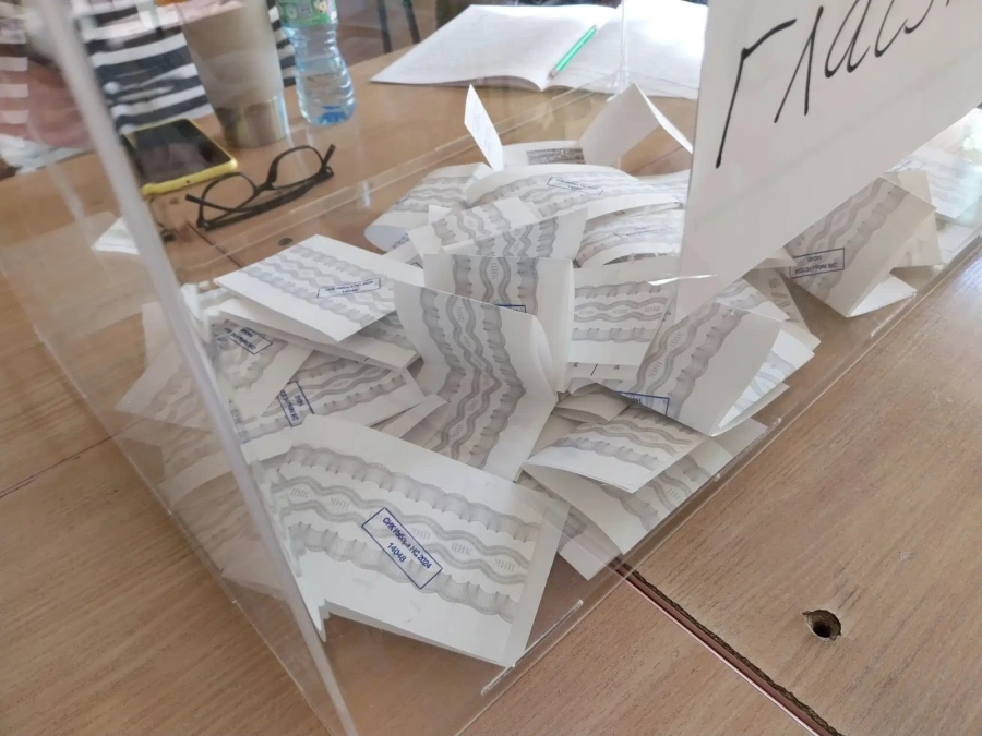 40 % избирателна активност отчитат в Бобов дол