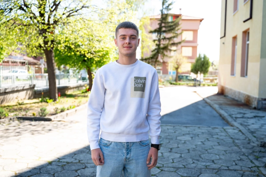 Мартин Чекански гласува за първи път: Върнах се от изпит по медицина, за да подкрепя майка си