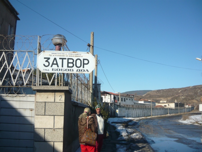 Радев печели изборите в затвора в Бобов дол