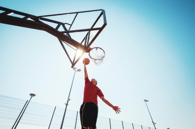 Баскетболен кош падна върху момче в Ботевград