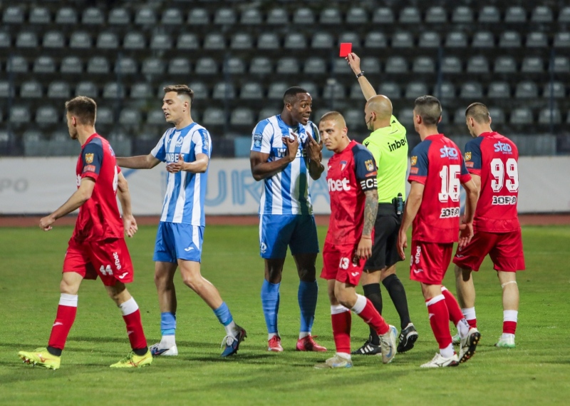 Факли, псувни, хвърлени предмети и слаба охрана  потопиха Дунав с 1994 евро глоби след мача с Марек