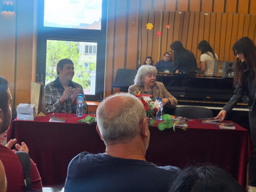 Млад поет от Бараково представи дебютната си книга в Благоевград