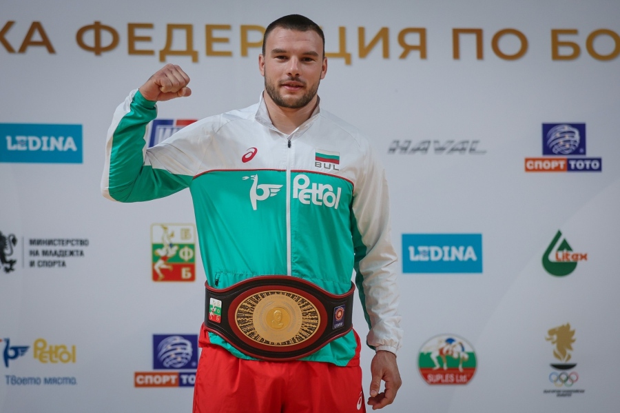 Кирил Милов излиза днес срещу поляка  Герард Курнишак на Европейското по борба в Тирана 