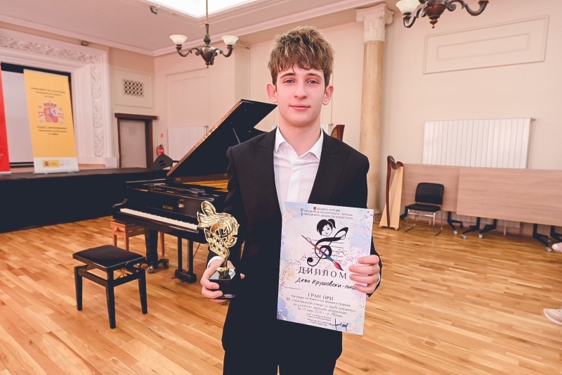 Пианистът Деян Крушовски спечели Гран при в Международния конкурс за млади музиканти в Перник