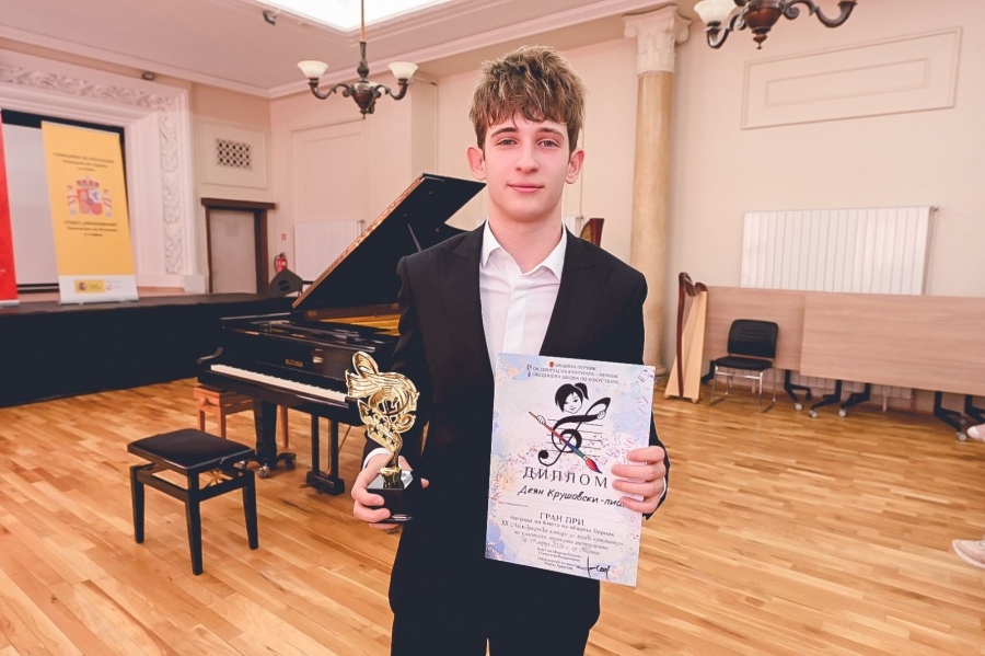 Пианистът Деян Крушовски спечели Гран при в Международния конкурс за млади музиканти в Перник