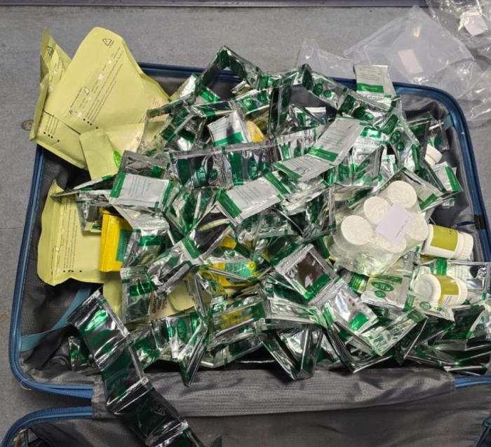 Митничари иззеха лекарства, сиропи, прахове и чайове от Индия на Летище „Васил Левски“