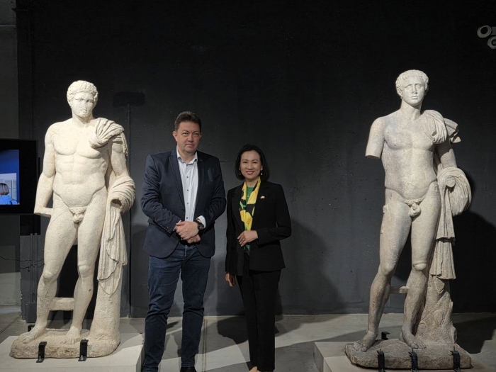 От Хераклея Синтика до къщата на Ванга: Посланикът на Виетнам на обиколка в Петрич