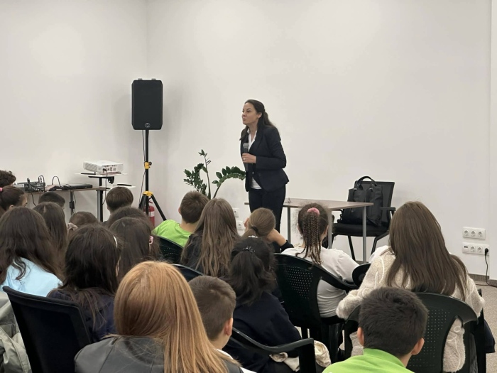 Актрисата Гергана Стоянова вдъхнови ученици в Петрич и Гоце Делчев с мотивационни срещи
