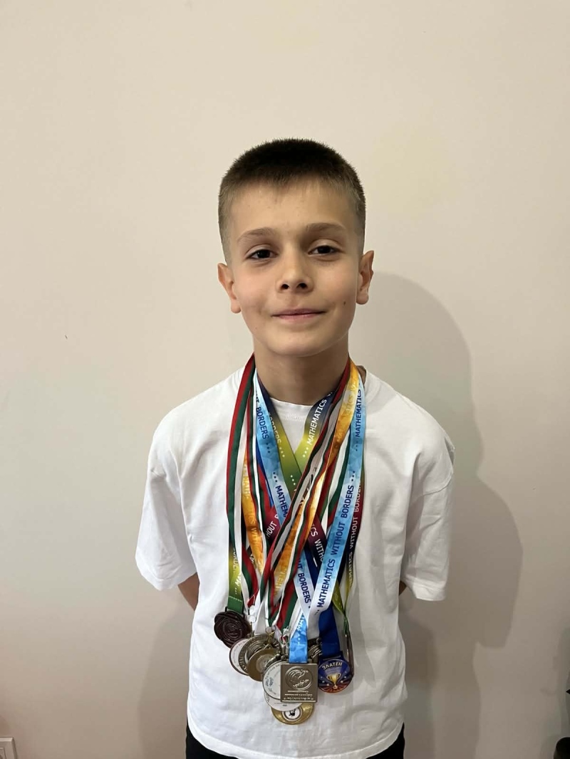 Талантливият математик Даниел Пехливански от Дупница стана първи в Югозапада по български език и литература