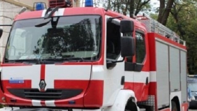 Пожар изпепели шезлонги и чадъри на минералния плаж в Якоруда