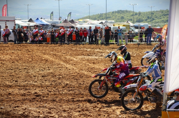 Благотворителност на пистата: Мотокросът в Зелен дол в подкрепа на дете