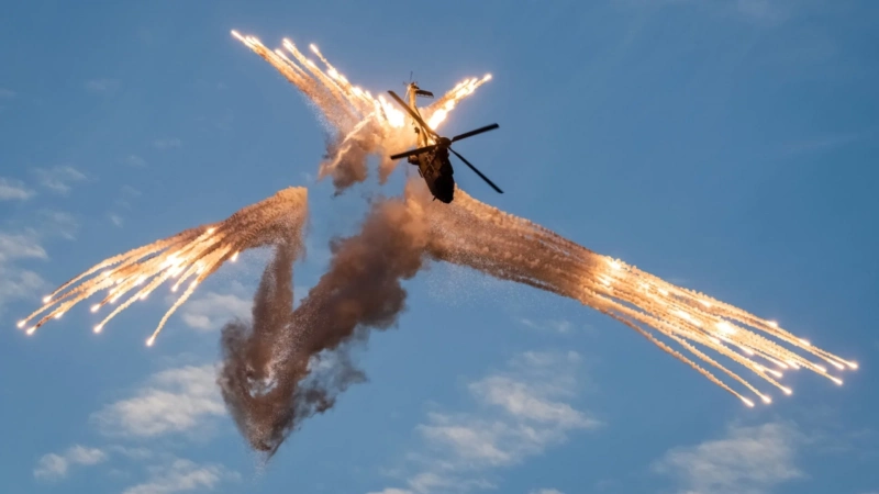 Военен хеликоптер с руски военни от \