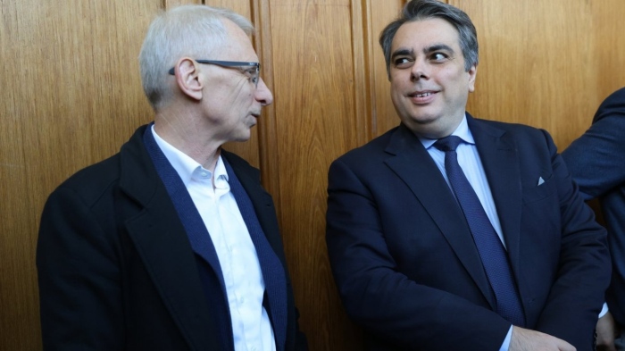 Денков: Далеч сме от това да сме една партия с ДБ, ние сме центристи