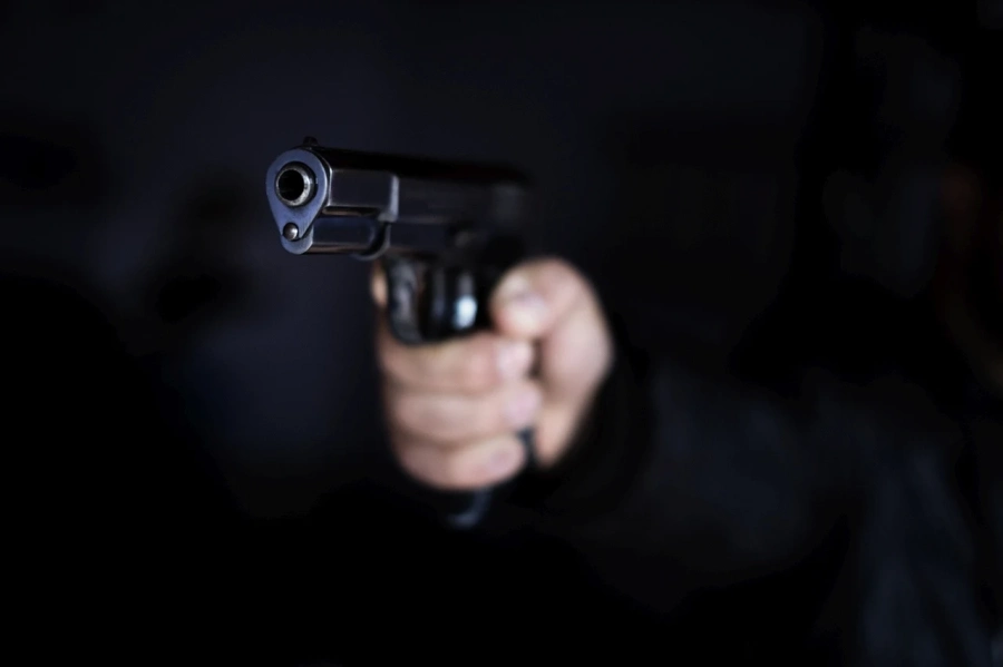 Мъж заплаши да простреля съпругата си с пистолет в Перник