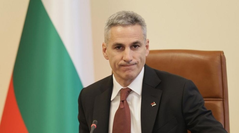 Гюров за „Магазин за хората“: Рафтовете са празни, шефовете си угаждат, а тази сутрин се и разбягаха