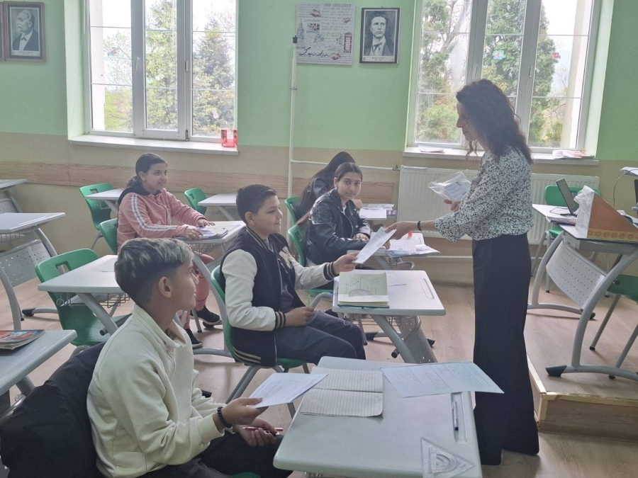 Разясниха на ученици в Долна баня рисковете от противообществени прояви