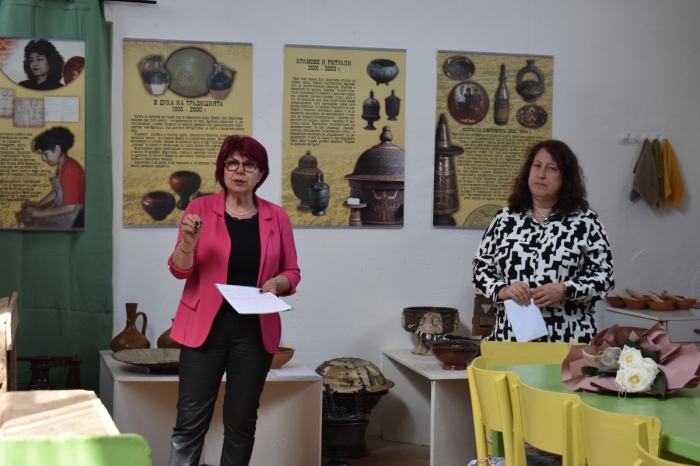 Повелителката на глината гостува в Бусинци