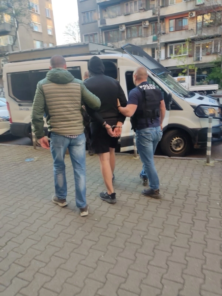 Фалшиви лични карти, кредити и кеш: полицията разби схема за десетки хиляди евро в София