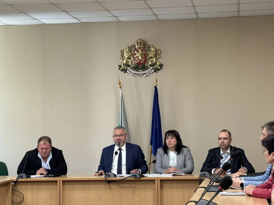 Обявиха бедствено положение в Кюстендил заради унищожените от сланите овошки