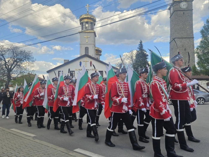 Гвардейци и духова музика откриха тържествата за 6 май в Добринище